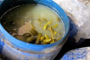 کشف بیش از یک تن خیارشور غیربهداشتی در خمینی شهر