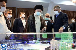 بازدید رهبر انقلاب از نمایشگاه دستاوردهای صنعت هسته‌ای کشور