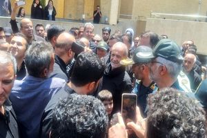 حضور رئیس‌جمهور در دسته‌های عزاداری عاشورا در تبریز + فیلم