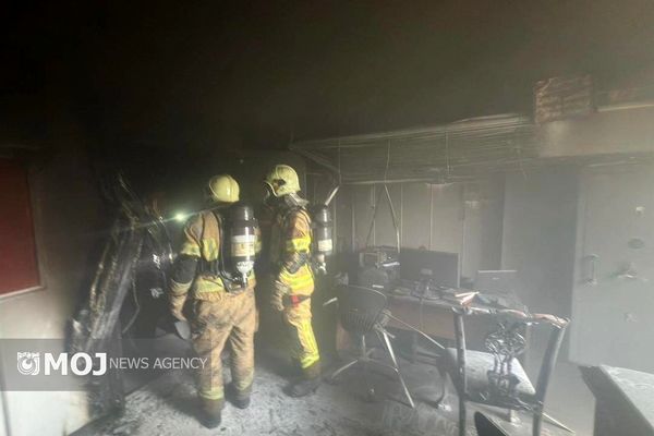 حریق در ستارخان/ نجات 12 نفر و سقوط جوان از طبقه چهارم