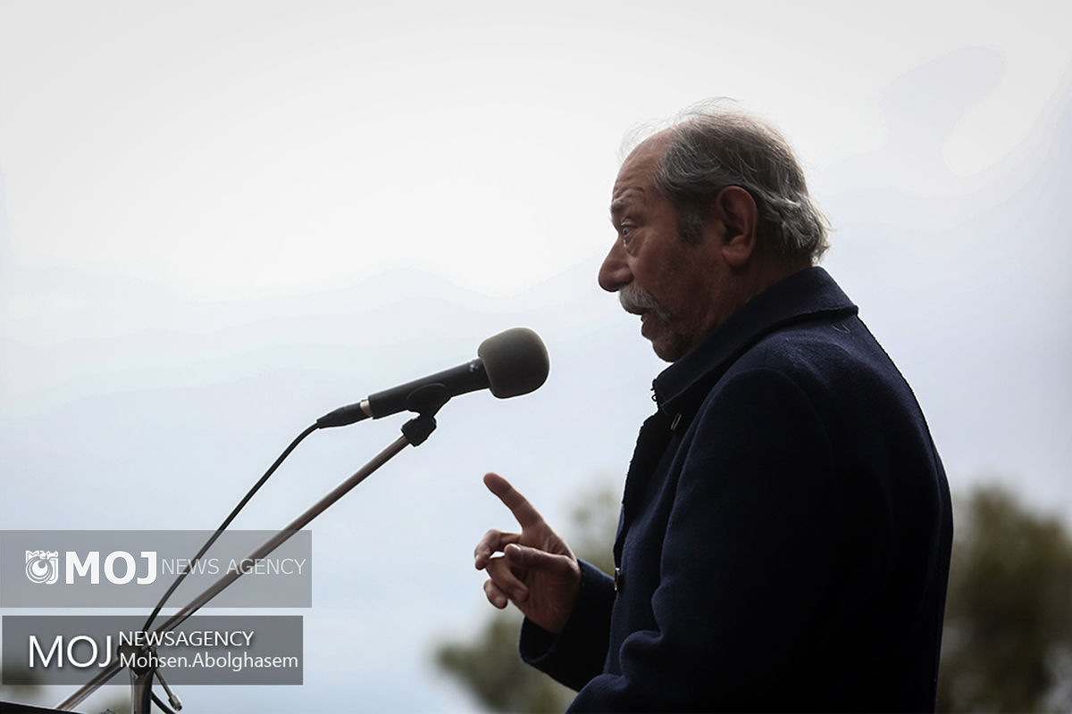 مراسم تشییع پیکر جمشید مشایخی/علی نصیریان