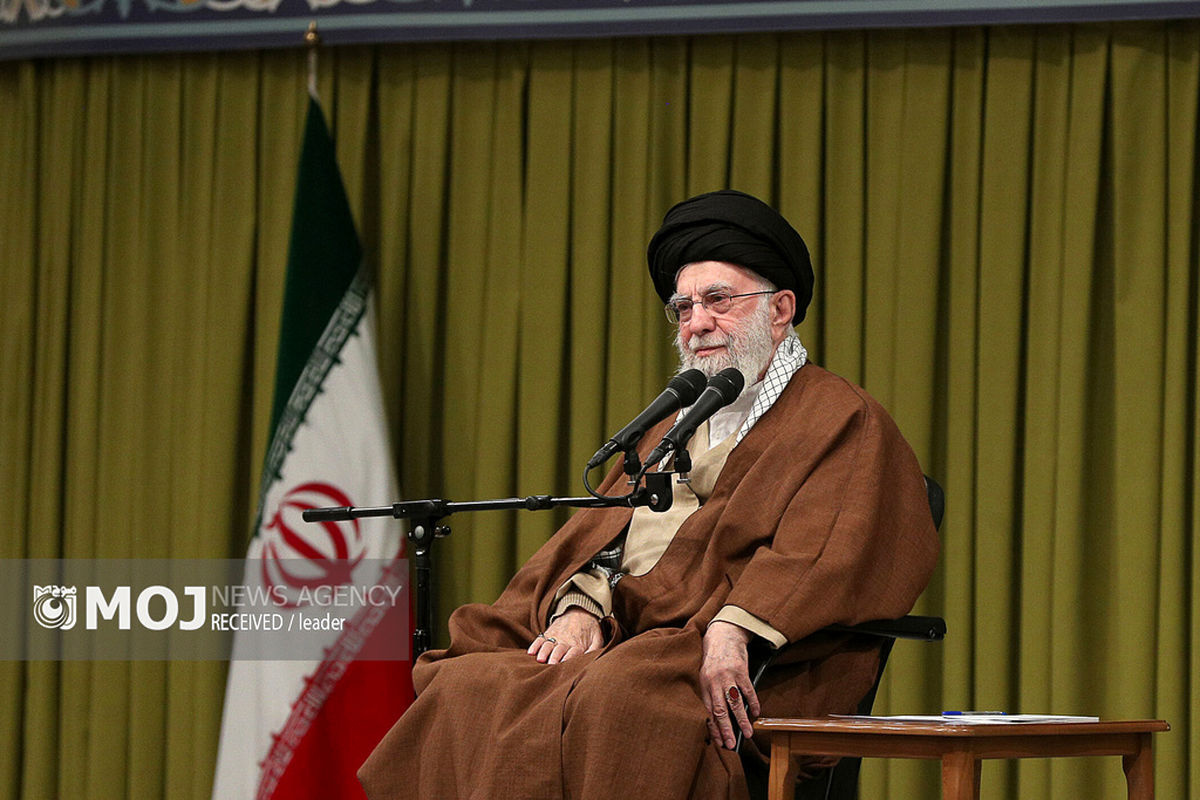 دیدار هزاران نفر از مداحان و شاعران اهل‌بیت(ع) با رهبر انقلاب اسلامی