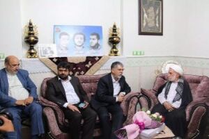 ایستادگی و ایثار خانواده شهدا به مسوولان روحیه می دهد