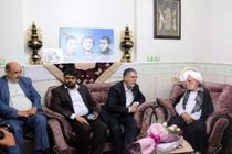 ایستادگی و ایثار خانواده شهدا به مسوولان روحیه می دهد