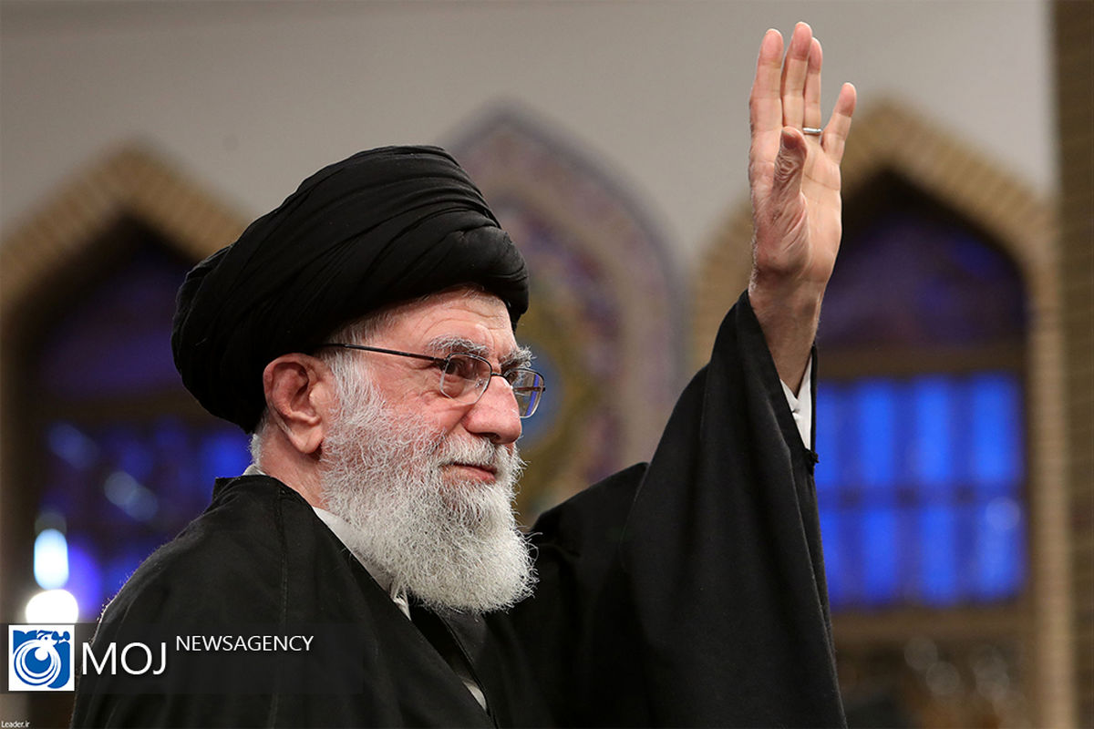 دیدار هزاران نفر از مردم قم با مقام معظم رهبری