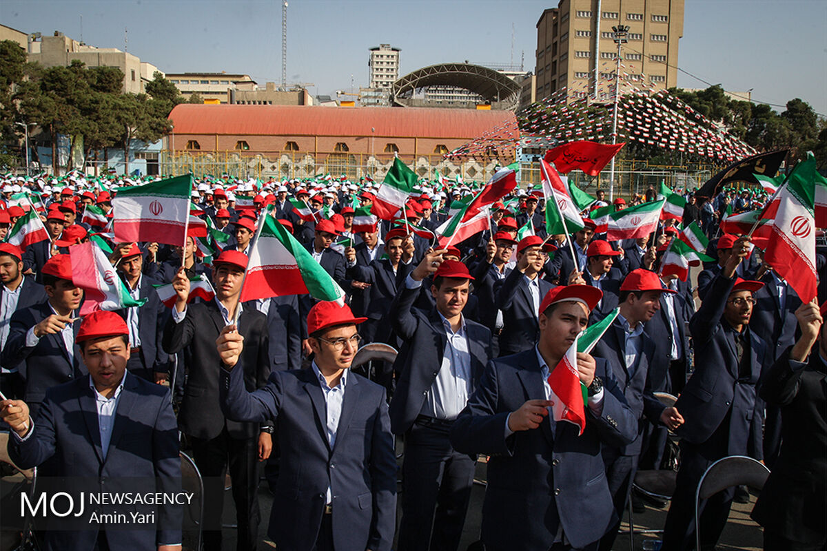 آيين نواختن زنگ آغاز سال تحصيلی در دبیرستان البرز