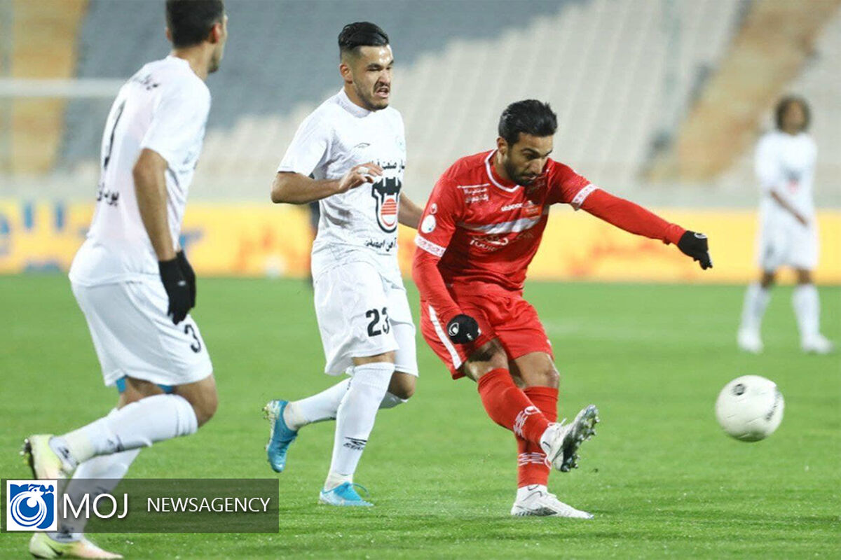 دیدار تیم های فوتبال پرسپولیس و ذوب آهن اصفهان