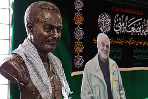 رونمایی از سردیس شهید سلیمانی در دانشگاه قم