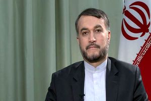قلب مراسم سالگرد شهید سلیمانی مردمی هستند