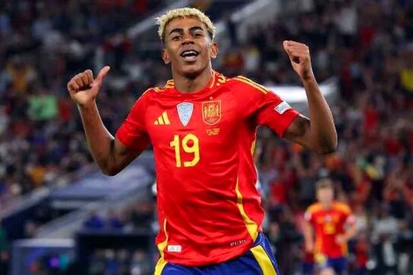 یامال به پیشنهاد نجومی الاتحاد واکنش نشان داد