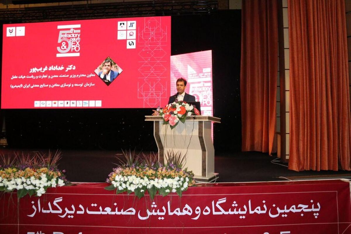 درخشش مدال حمایت از تولیدات داخلی بر سینۀ فولاد مبارکه