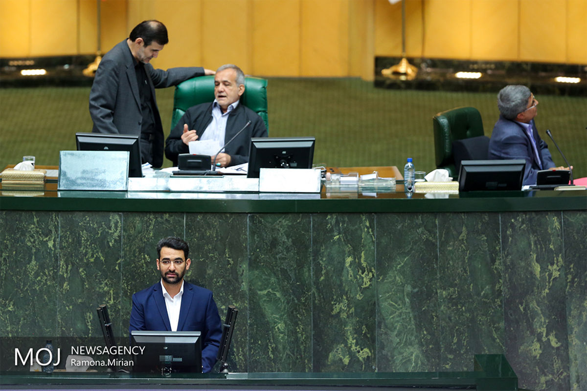 محمدجواد آذری جهرمی وزیر ارتباطات و فناوری اطلاعات