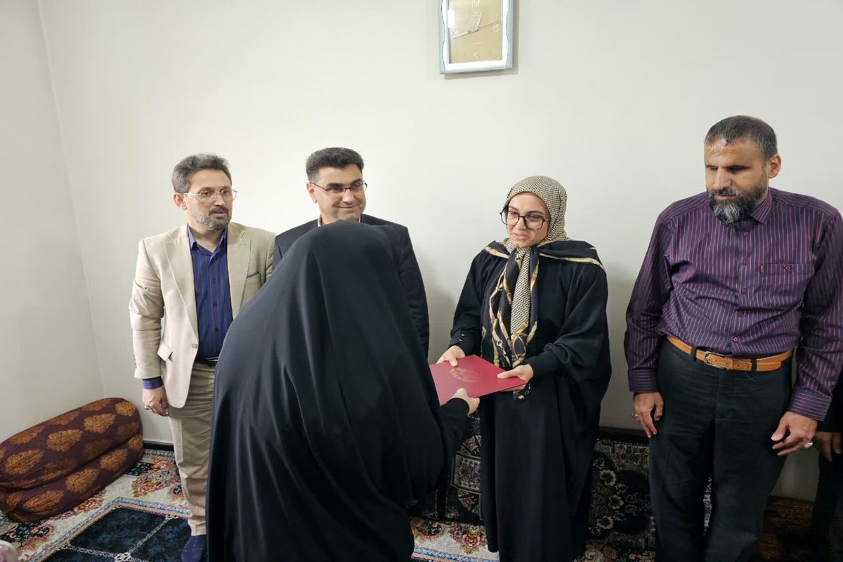 تجلیل فرماندار نکا از فرهنگیان جامعه هدف بهزیستی