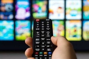 بیش از سی فیلم سینمایی از  تلویزیون پخش می‌شود