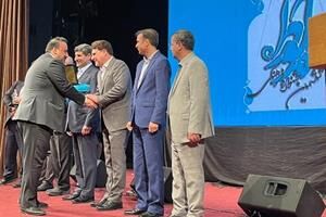 تجلیل از مدیرعامل پتروشیمی شازند در دانشگاه تهران