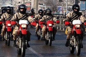 رژه موتورسواران دژبان ارتش به مناسبت روز ارتش در تهران