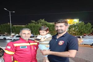 کودک ۲ ساله گرفتار در خودرو نجات یافت