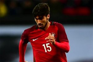 گزینه خط میانی کهکشانی‌ها به بارسلونا پیوست