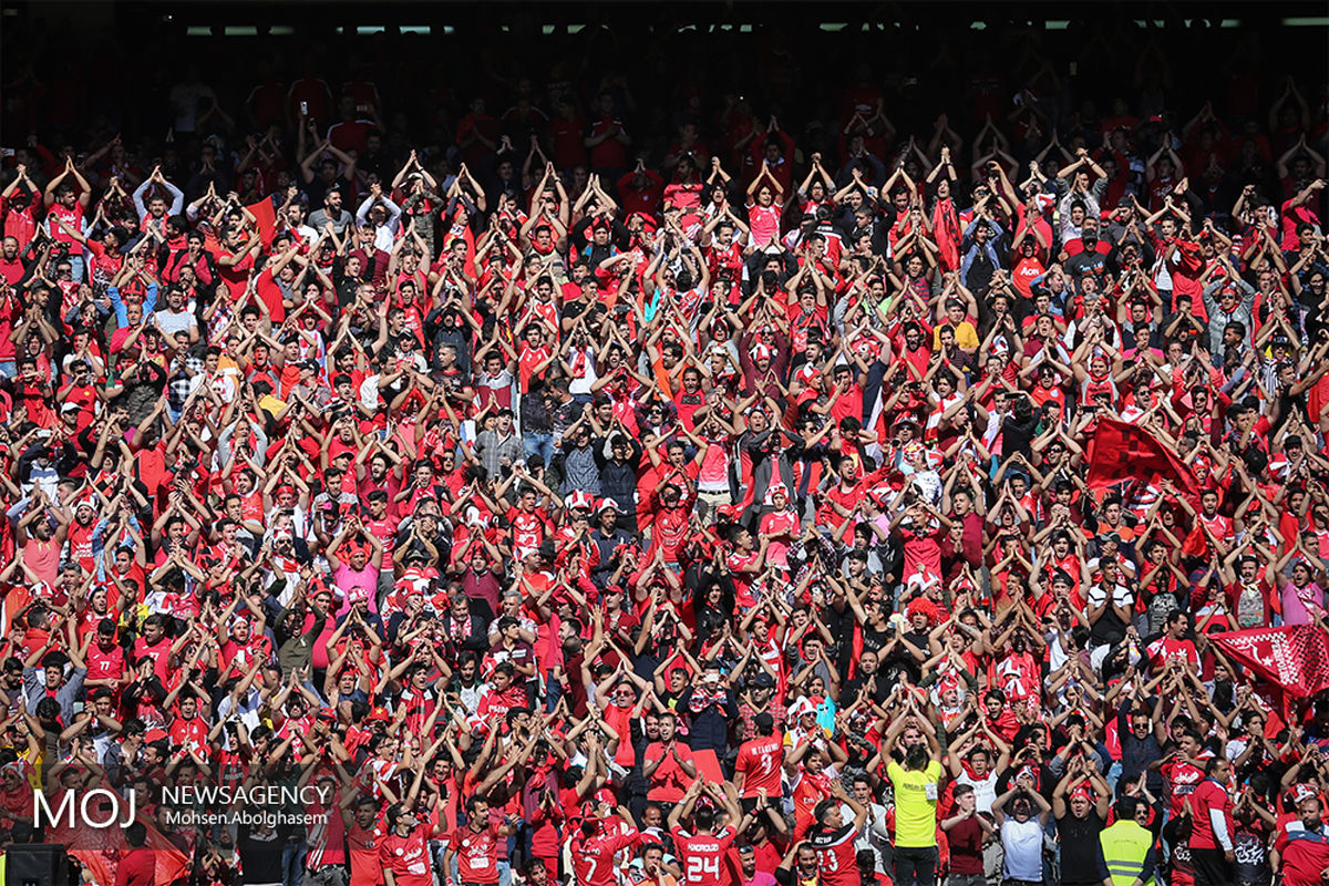 دیدار تیم های فوتبال پرسپولیس تهران و پدیده مشهد