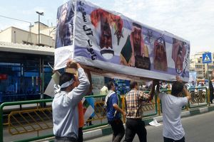 حمل تابوت تکفیری ها و آل سعود در راهپیمایی