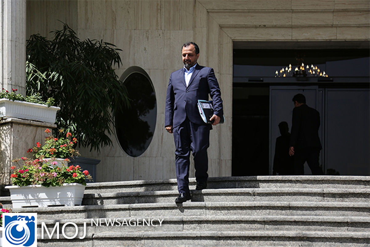 اعضای هیأت دولت در جمع خبرنگاران