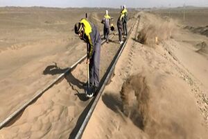 توفان شن قطار سرخس را زمین گیر کرد