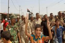 شادمانی مردم «القیاره» پس از آزادی شهر