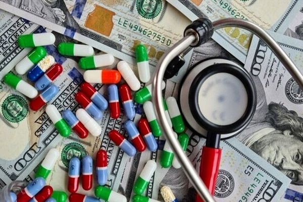 اجرای مکانیسم ماشه می تواند روی قیمت دارو اثر بگذارد/برای عبور از بحران نیازمند همدلی ملی هستیم