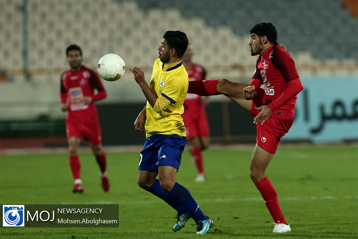 دیدار تیم های فوتبال پرسپولیس و نفت مسجد سلیمان