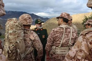 ایران باتلاق هر متجاوز زمینی خواهد بود
