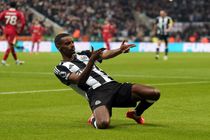 ایساک از چشم چلسی افتاد/ انتخاب مقصد مهاجم سوئدی به لیورپول نزدیک‌تر شد