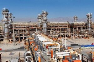 تامین مستمر مواد اولیه برای صنایع پایین دستی پتروشیمی در خوزستان در اولویت است 