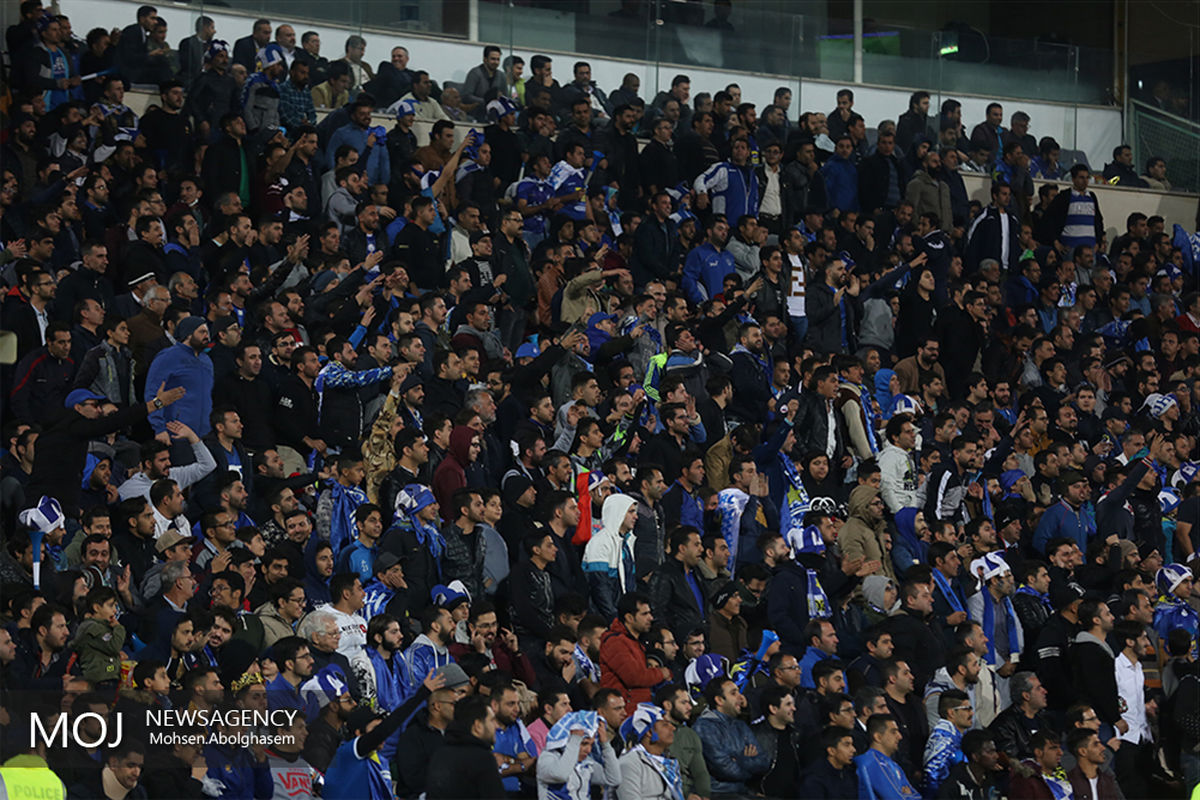 دیدار تیم های فوتبال استقلال تهران و پدیده مشهد