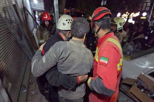 ریزش ساختمان مسکونی در یافت‌آباد ۵ مصدوم برجای گذاشت / همه محبوسان از زیر آوار نجات یافتند+ تصاویر