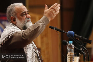 دشمن مواد مخدر را با قیمت بسیار ارزان به دست جوانان کشورمان می رساند/صهیونیست‌ها مشروبات رایگان به قاچاقچیان می‌دهند تا وارد کشورمان کنند