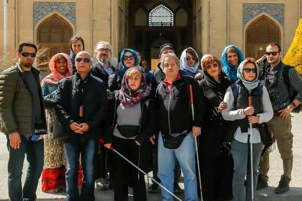 بازدید رایگان نابینایان در روز «عصای سفید»  از موزه‌ها جنجال آفرید/ وزارتخانه مجبور به صدور بیانیه شد