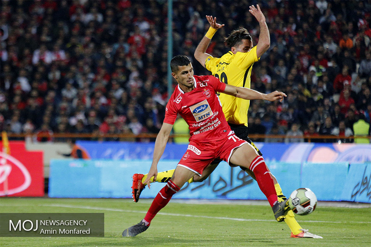 دیدار تیم های فوتبال پرسپولیس و سپاهان اصفهان