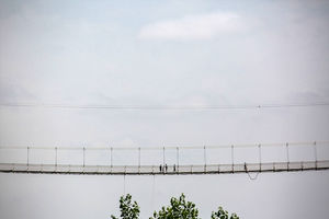 مرگ زن جوان در پل معلق مشگین شهر/علت هنوز نامشخص نیست