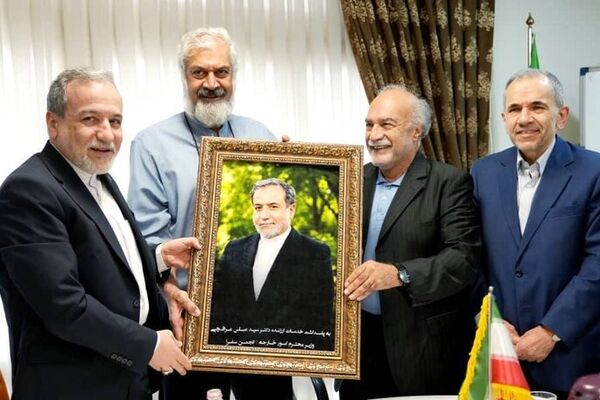 انجمن سفرای پیشین جمهوری اسلامی ایران از وزیر امور خارجه تجلیل کردند