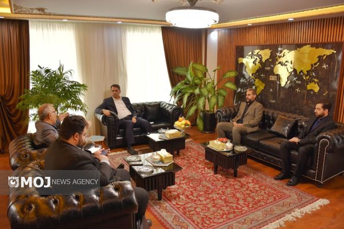 بازدید مدیر عامل منطقه آزاد کیش از دفتر هواپیمایی کیش