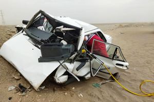 رهاسازی 2 مصدوم در حادثه رانندگی محور اردکان به نایین توسط جمعیت هلال احمر