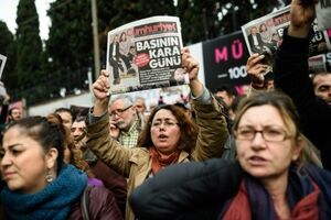 اردوغان پیش از کودتا نیز رسانه های هوادار گولن را تعطیل کرده بود