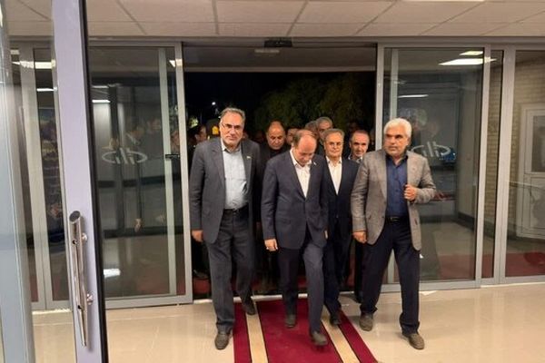 وزیر جهاد کشاورزی از پروژه ملی تولید واکسن آنفلوانزای فوق‌حاد پرندگان در مرند بازدید کرد