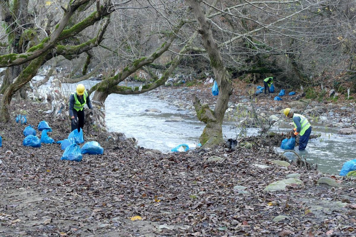 آغاز طرح پاکسازی زباله از رودخانه خالکایی