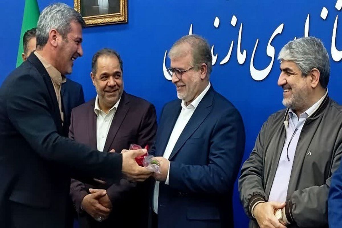 اهدای سند بنیاد علوی مازندران