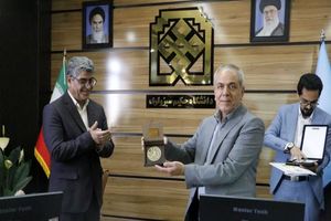 اعطای نخستین نشان «فرهنگوَر خراسان» به استاد خوشنویسی سبزوار