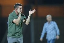 اوسمار ویه‌را سرمربی فصل گذشته پرسپولیس در تایلند هم قهرمانی آورد