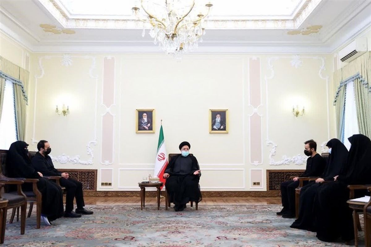 دیدار خانواده شهید قاسم سلیمانی با آیت‌الله رئیسی