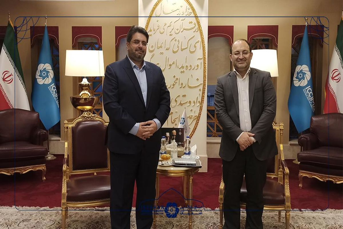 اتاق اصفهان و دانشگاه