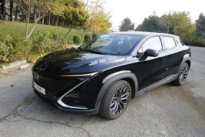 توقیف یک دستگاه خودرو لکسوس ۲۴۰ میلیاردی قاچاق در بندرعباس